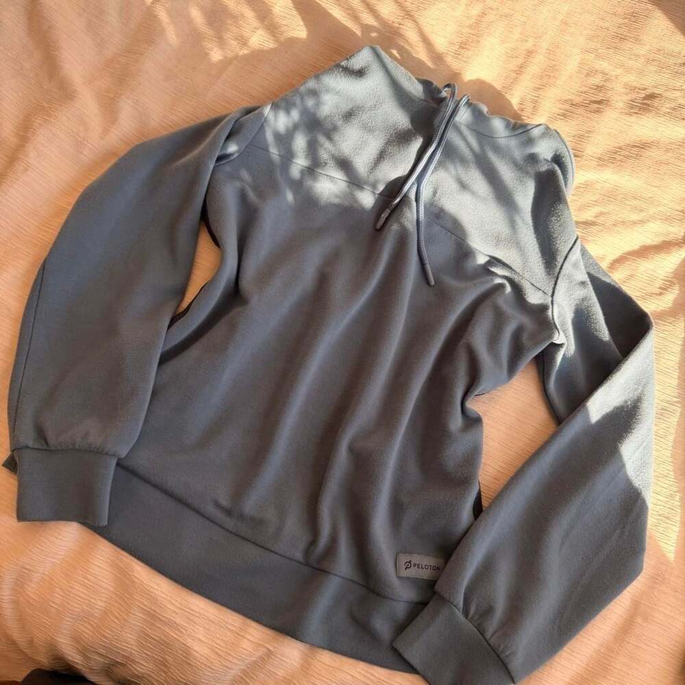 Peloton Apparel Women's Blue and Navy Hoodie